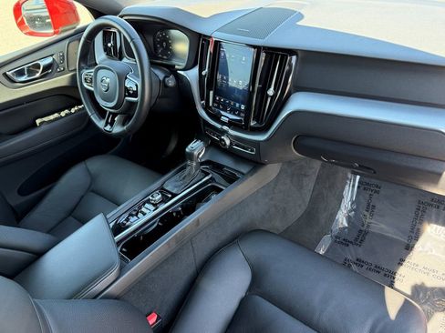 Used 2019 Volvo XC60 T6 Momentum image 7