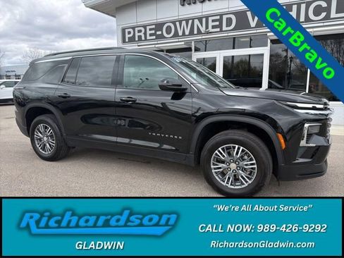 Certified 2025 Chevrolet Traverse LT FWD image 1