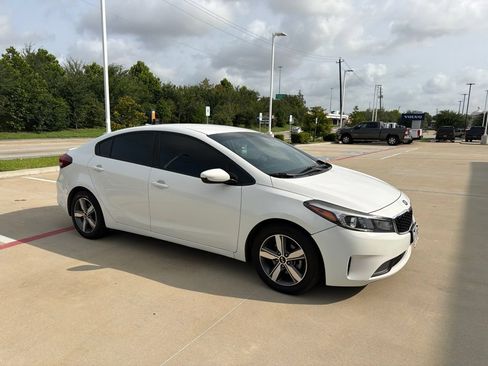 Used 2018 Kia Forte S FWD image 5