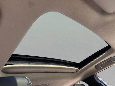 Used 2022 Toyota Corolla Cross XLE w/ Convenience Package image 34