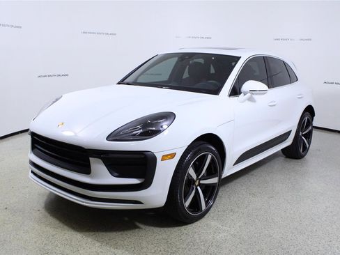 Used 2022 Porsche Macan AWD/4WD image 4