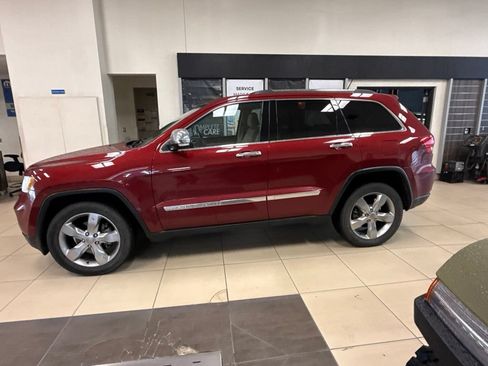 Used 2013 Jeep Grand Cherokee Limited w/ Trailer Tow Group AWD/4WD image 4