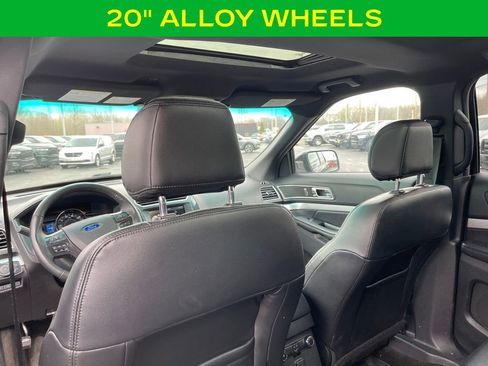 Used 2016 Ford Explorer XLT w/ Equipment Group 202A image 9