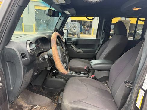 Used 2014 Jeep Wrangler Unlimited Sport w/ Quick Order Package 24S AWD/4WD image 27