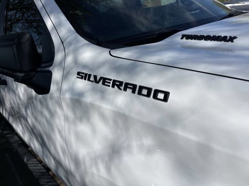 Used 2025 Chevrolet Silverado 1500 Custom w/ Turbomax Blackout Package RWD image 4