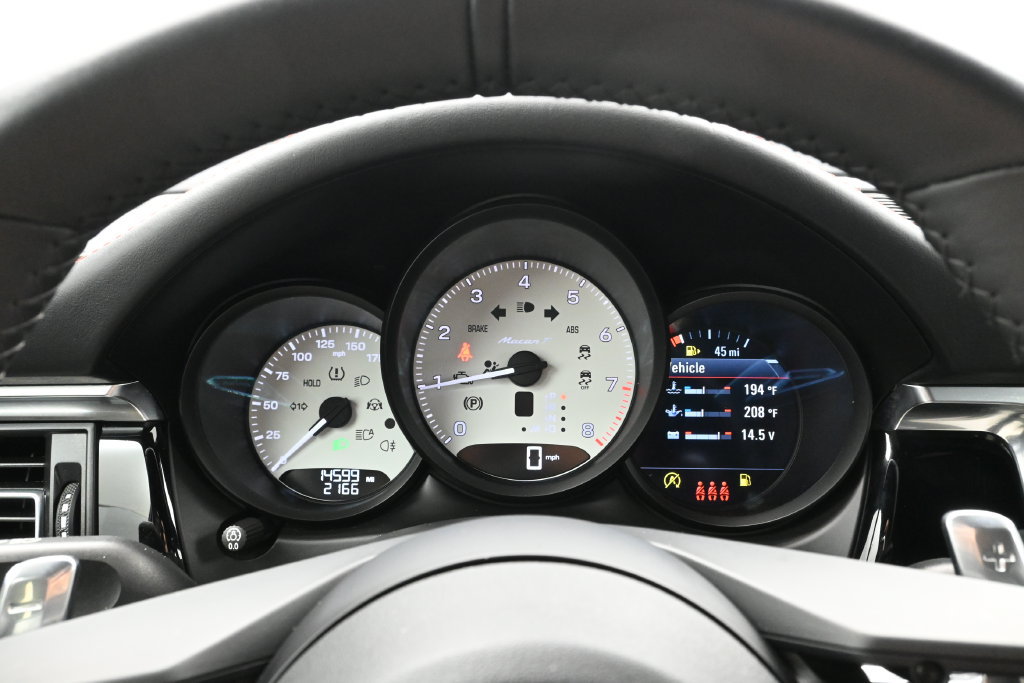 Certified 2024 Porsche Macan Turbo AWD/4WD image 36