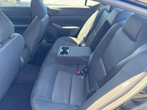 Used 2024 Nissan Altima 2.5 SV AWD/4WD image 17