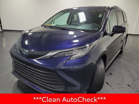 Used 2022 Toyota Sienna LE image 4