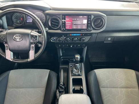 Used 2020 Toyota Tacoma TRD Off-Road w/ Technology Package AWD/4WD image 10
