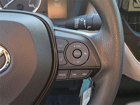 Used 2022 Toyota Corolla LE image 25