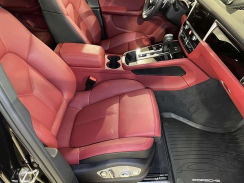 Certified 2024 Porsche Macan S AWD/4WD image 24