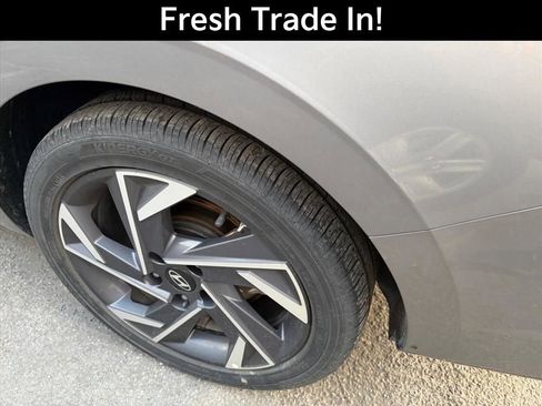 Used 2025 Hyundai Elantra Limited image 6