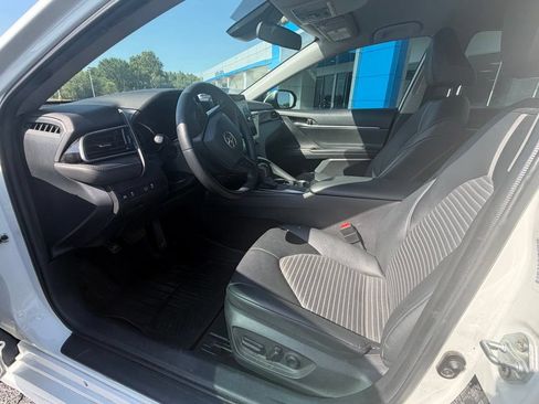 Used 2021 Toyota Camry SE FWD image 5