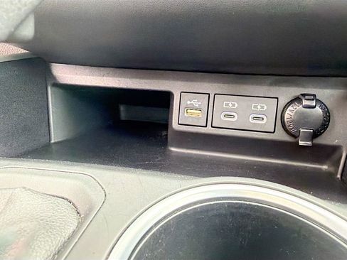 Used 2023 Toyota Highlander XLE image 32