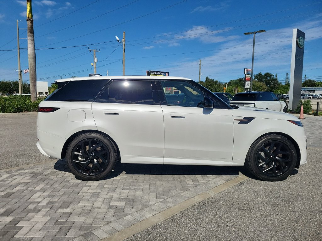 New 2027 Land Rover Range Rover Sport Dynamic SE AWD/4WD image 6
