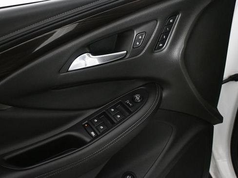 Used 2019 Buick Envision Essence image 8
