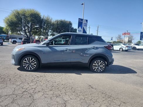 Used 2023 Nissan Kicks SV image 4