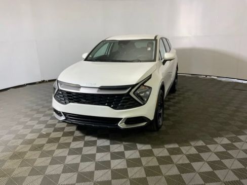 Used 2023 Kia Sportage LX AWD/4WD image 3