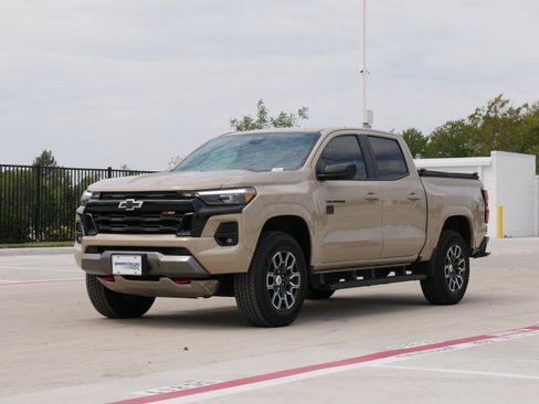 Used 2023 Chevrolet Colorado Z71 w/ Z71 Convenience Package 2 AWD/4WD image 5