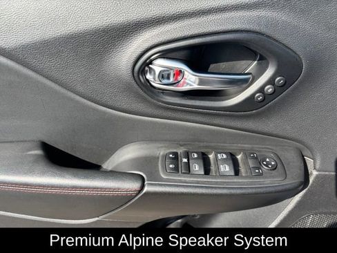 Used 2022 Jeep Cherokee Trailhawk w/ Sound & Nav Group AWD/4WD image 12