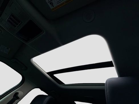 Used 2024 Land Rover Discovery S image 23