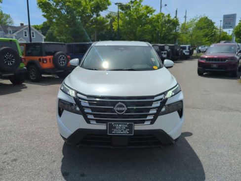Used 2024 Nissan Rogue SV FWD image 9