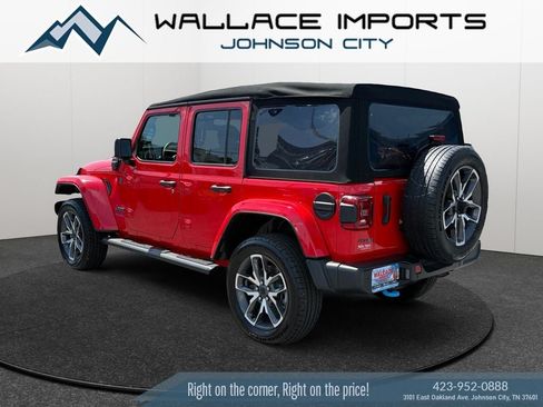 Used 2024 Jeep Wrangler Unlimited w/ Convenience Group AWD/4WD image 4