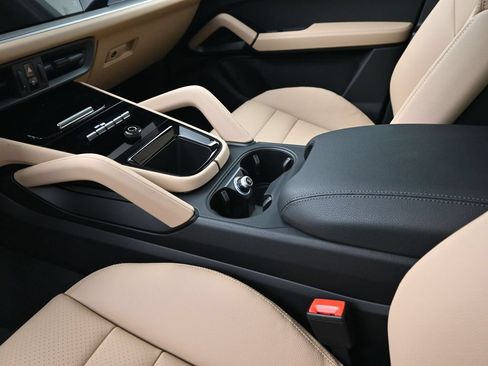 Certified 2026 Porsche Cayenne AWD/4WD image 21