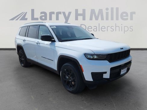 New 2025 Jeep Grand Cherokee L Altitude image 8