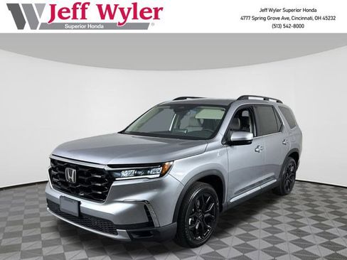 New 2025 Honda Pilot Touring image 1