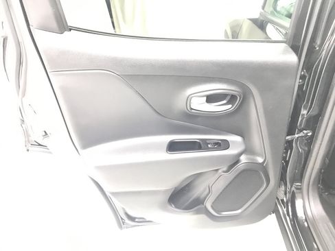 Used 2023 Jeep Renegade Limited image 8