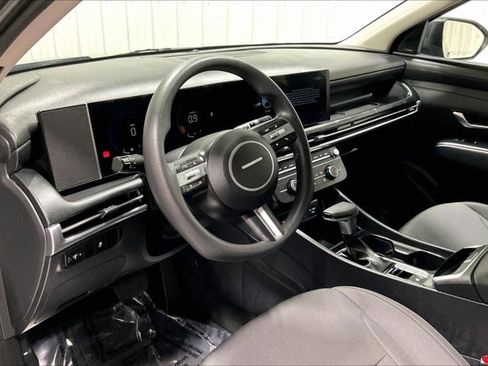 Used 2025 Hyundai Tucson SE image 14