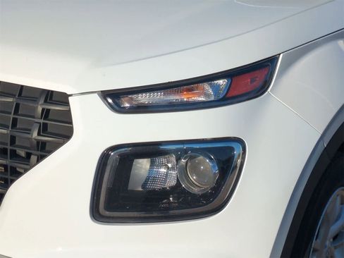 Used 2021 Hyundai Venue SE image 12