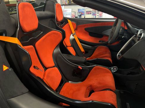 Used 2020 McLaren 600LT Spider RWD image 32