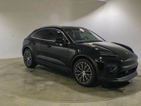 Used 2025 Porsche Macan 4S Electric AWD/4WD image 8