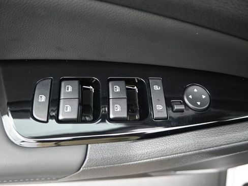 Used 2025 Kia Sportage EX FWD image 9