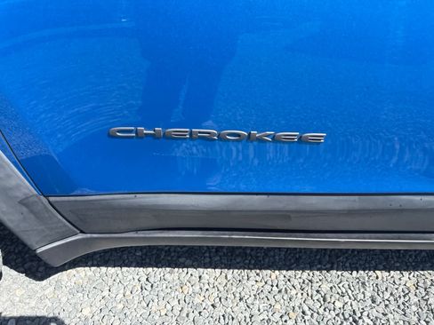 Used 2018 Jeep Cherokee Trailhawk w/ Comfort/Convenience Group AWD/4WD image 11