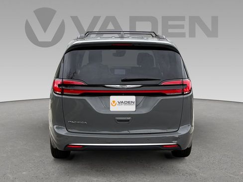 Used 2022 Chrysler Pacifica Touring-L image 21