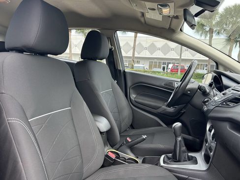 Used 2014 Ford Fiesta SE image 21