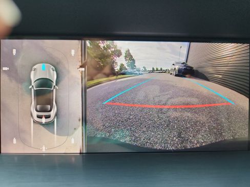 Certified 2025 Porsche 911 Carrera image 32