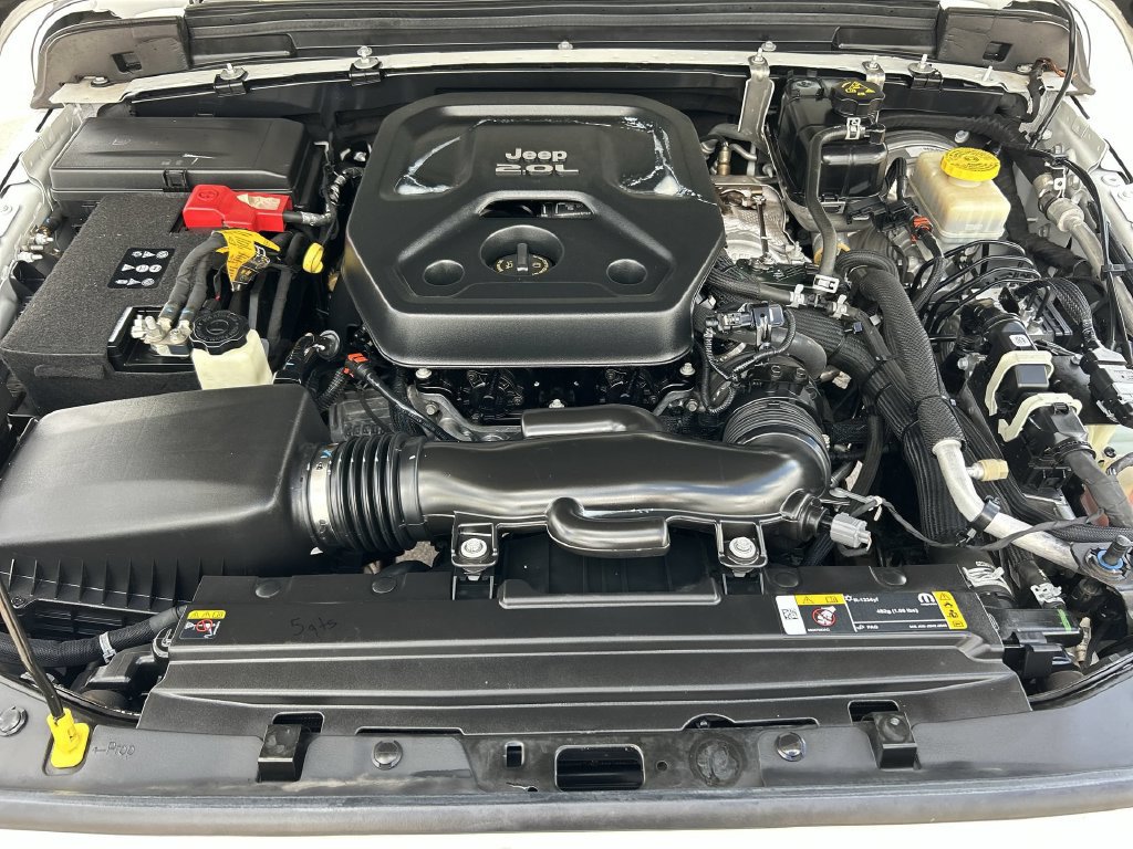 Used 2021 Jeep Wrangler Unlimited Sahara AWD/4WD image 30