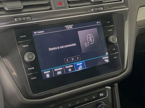 Used 2021 Volkswagen Tiguan SE image 14