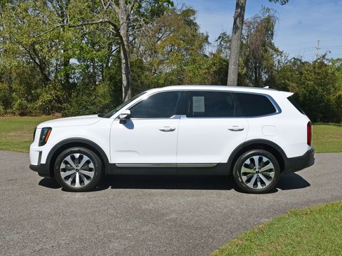 Used 2022 Kia Telluride EX w/ EX Premium Package image 2
