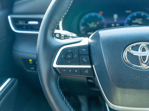 Certified 2025 Toyota Highlander Limited FWD image 27