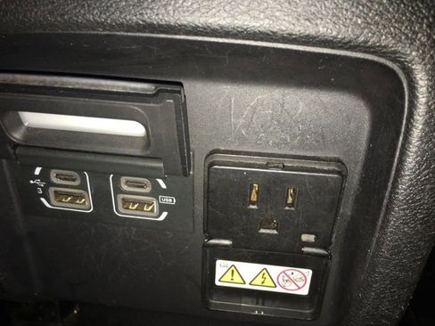 Used 2020 Jeep Cherokee Latitude Lux w/ Comfort/Convenience Group image 18