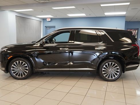 Used 2024 Hyundai Palisade Calligraphy image 2