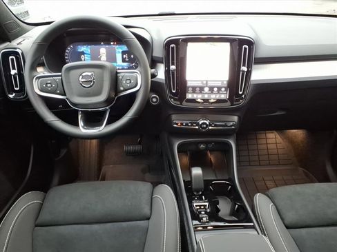 New 2026 Volvo XC40 B5 Ultra w/ Protection Package Premier image 13