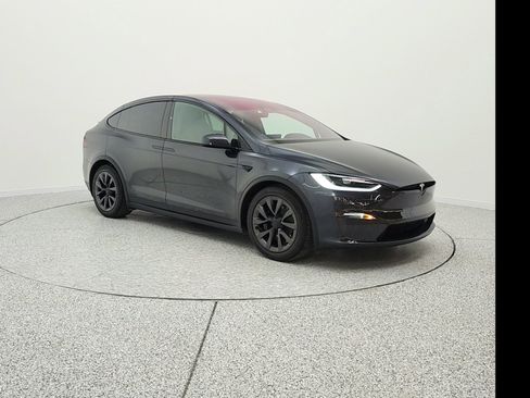 Used 2025 Tesla Model X image 3