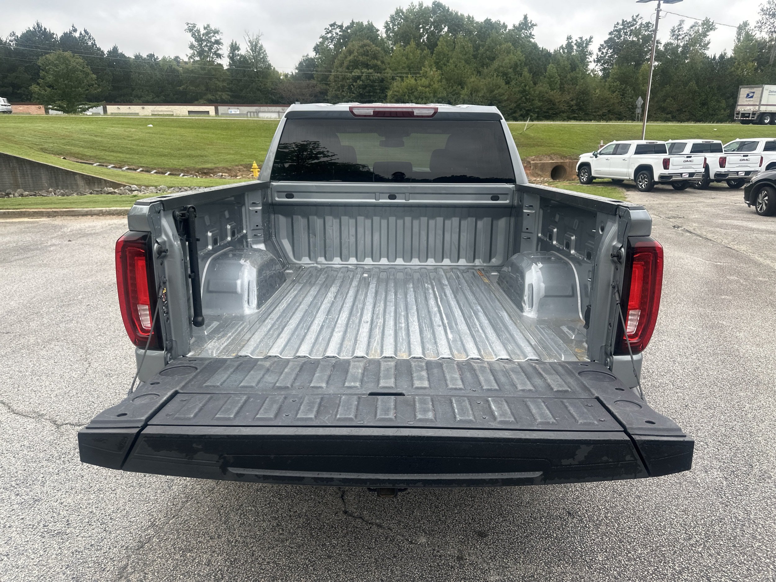 Used 2025 GMC Sierra 1500 SLT AWD/4WD image 18
