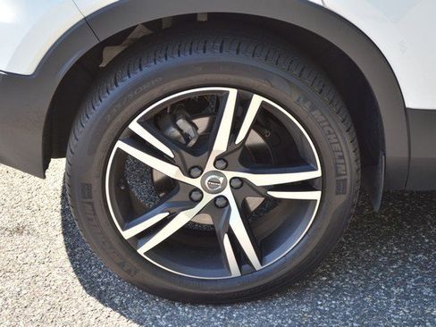 Used 2022 Volvo XC40 T5 R-Design w/ Climate Package image 11